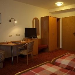 Room with balcony Riedstadt Garni Fotos