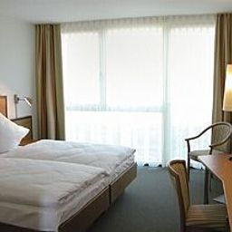 Room Rastanlagen im Hegau Ost Autobahnraststätte Fotos