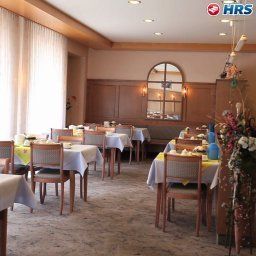 Sala śniadaniowa w restauracji Am Schloss Fotos