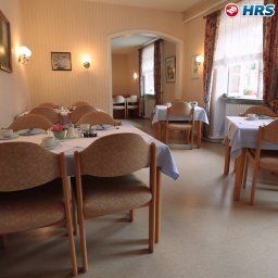 Sala de desayuno en el restaurante Brauhaus-Hotel Fotos