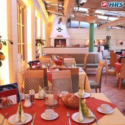 Sala de desayuno en el restaurante Schlosskrone Fotos
