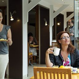 Salle du petit-déjeuner située dans le restaurant ibis Charleroi Aéroport Fotos