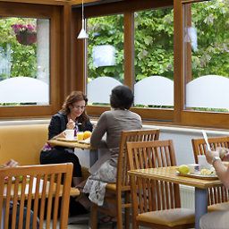 Salle du petit-déjeuner située dans le restaurant ibis Charleroi Aéroport Fotos
