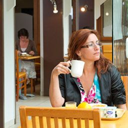 Salle du petit-déjeuner située dans le restaurant ibis Charleroi Aéroport Fotos