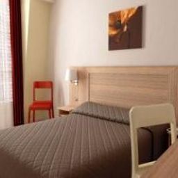 Номер My Hotel in France Levallois Fotos