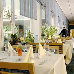 Salle du petit-déjeuner située dans le restaurant Median Fotos