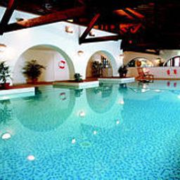 Pool Britannia Europa Gatwick Fotos