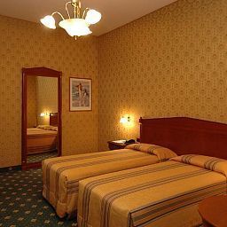Zimmer Grand Hotel Plaza Fotos