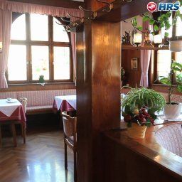 Salle du petit-déjeuner située dans le restaurant Goldener Hirsch Fotos