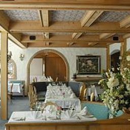 Salle du petit-déjeuner située dans le restaurant Turmhotel Victoria Fotos