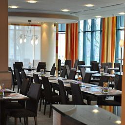 Sala de desayuno en el restaurante Park Inn by Radisson Köln City West Fotos