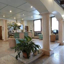 Hall Albergo Bianchi Stazione Fotos