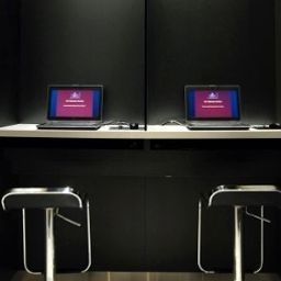Außenansicht Stanford Fotos
