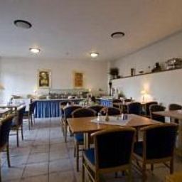 Salle du petit-déjeuner située dans le restaurant Blume Fotos