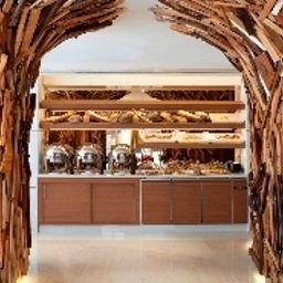 Salle du petit-déjeuner située dans le restaurant New Hotel Fotos