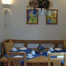 Sala de desayuno en el restaurante Am Turm Gästehaus Fotos