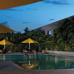 Pool Traders by Shangri-La Fotos