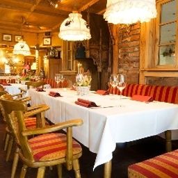 Salle du petit-déjeuner située dans le restaurant Jagdhof Fotos