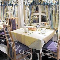 Salle du petit-déjeuner située dans le restaurant Royal Eagle Fotos