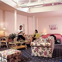 Hall Schönberger Hof Fotos