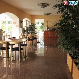 Salle du petit-déjeuner située dans le restaurant Stadt Gehrden Fotos