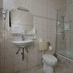 Bathroom Margrit Pension Fotos