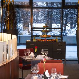 Salle du petit-déjeuner située dans le restaurant Dorint Fotos