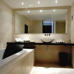 Cuarto de baño The Morrison a DoubleTree hotel Fotos