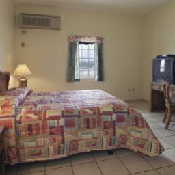 Camera Howard Johnson Inn Downtown Mayaguez PR Fotos