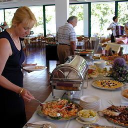 Salle du petit-déjeuner située dans le restaurant Neptun Bluesun - All Inclusive Fotos