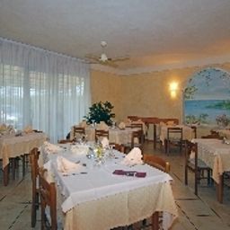 Frühstücksraum im Restaurant Berta Fotos