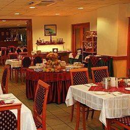 Sala de desayuno en el restaurante Ében Fotos