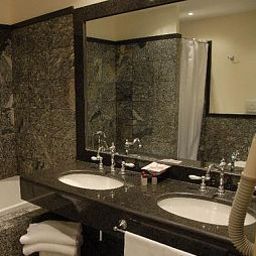 Badezimmer Grand Hotel Villa Tuscolana Fotos