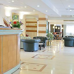 Hall Oly Hotel Fotos