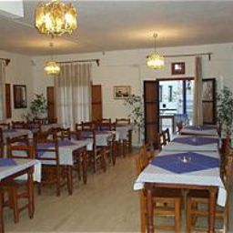 Salle du petit-déjeuner située dans le restaurant Anny Fotos