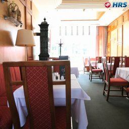 Salle du petit-déjeuner située dans le restaurant Der Stasta Fotos
