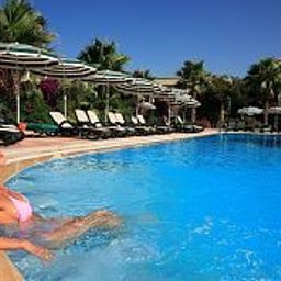 Piscine Zeytinada Fotos