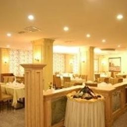 Breakfast room within restaurant Grand Medya Fotos