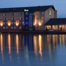 Vista exterior Holiday Inn Express CARDIFF BAY Fotos