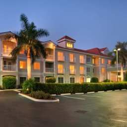 Außenansicht DoubleTree Suites by Hilton Naples Fotos