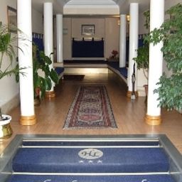 Hall Leopardi Fotos