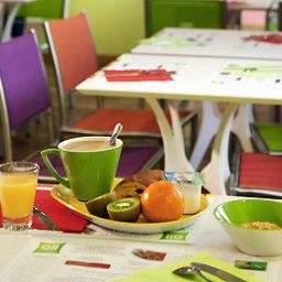 Salle du petit-déjeuner située dans le restaurant ibis Styles Bourg en Bresse (ex all seasons) Fotos
