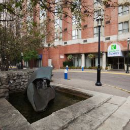 Außenansicht Holiday Inn Express TORONTO DOWNTOWN Fotos