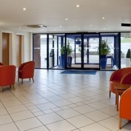 Hall Holiday Inn Express CANTERBURY Fotos