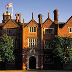 Vista exterior Great Fosters Fotos