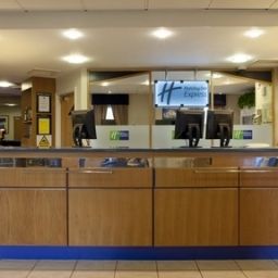 Hall Holiday Inn Express PERTH Fotos
