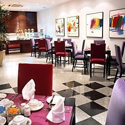 Salle du petit-déjeuner située dans le restaurant Regency Cliff Fotos