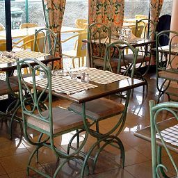 Sala de desayuno en el restaurante Imperatriz Aparthotel Fotos