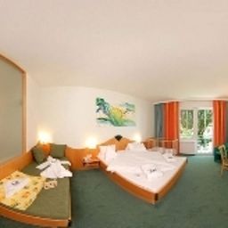 Zimmer mit Terrasse Kinderhotel SEMI Fotos