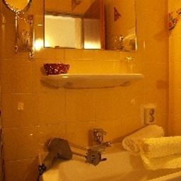 Badezimmer Kurpension Wölfel Nichtraucherhotel Fotos